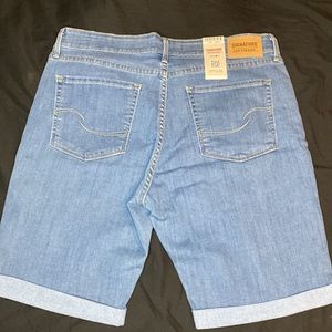 LEVIS STAUSS MID-RISE JEAN SHORTS